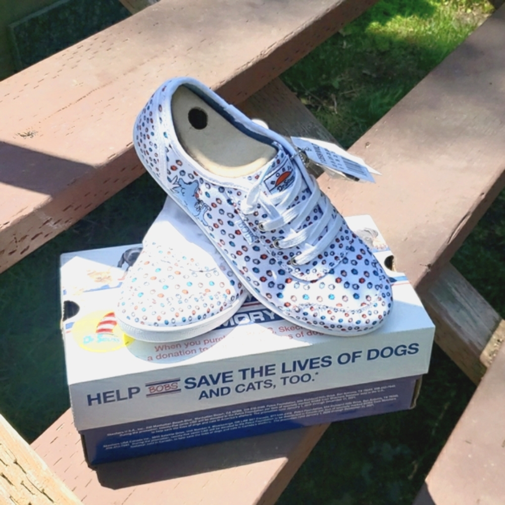 Bobs' Skechers Memory Foam "Cat in the Hat" tennies. Brand New in box